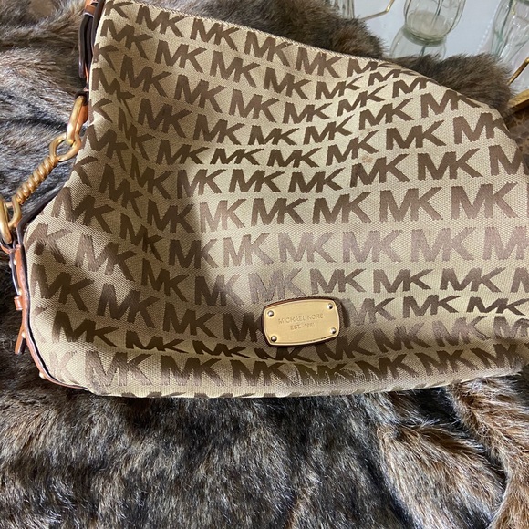 Authentic Michael Kors Purse - Picture 1 of 5